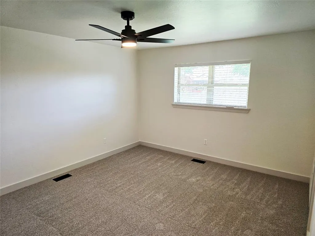 Photo 12 — 11905 Camelot Place, Oklahoma City, OK 73120