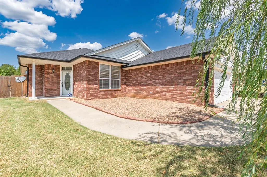 Front exterior — 2252 Gray Dove Drive, Shawnee, OK 74804