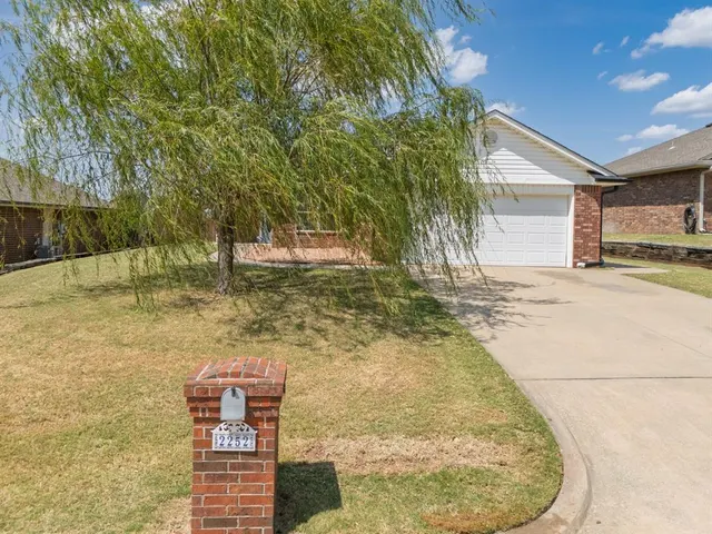 Photo 2 — 2252 Gray Dove Drive, Shawnee, OK 74804