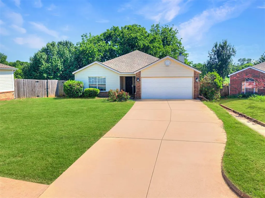 Front exterior — 1012 Shadowlake Road, Norman, OK 73071