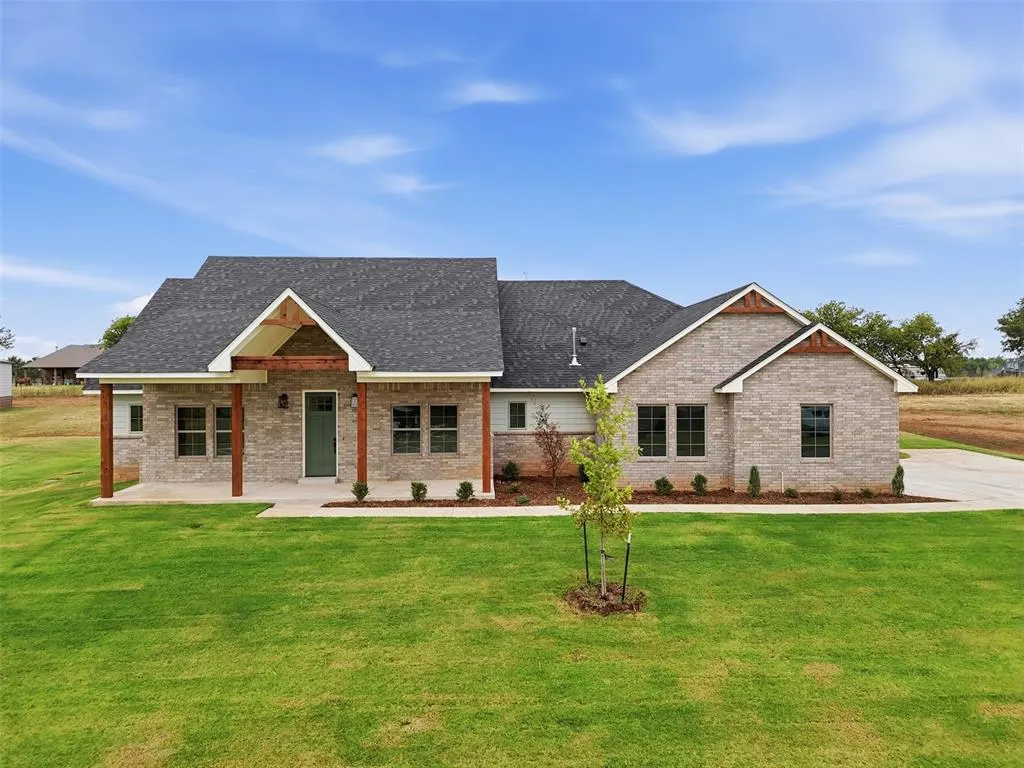 Front exterior — 9027 Avington Way, Guthrie, OK 73044