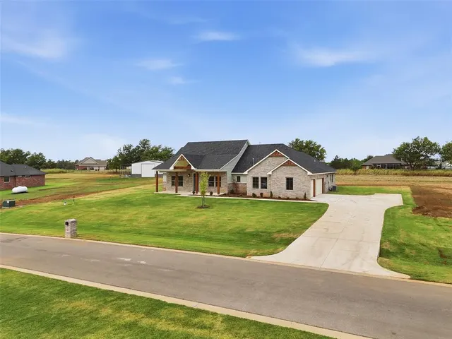Photo 2 — 9027 Avington Way, Guthrie, OK 73044