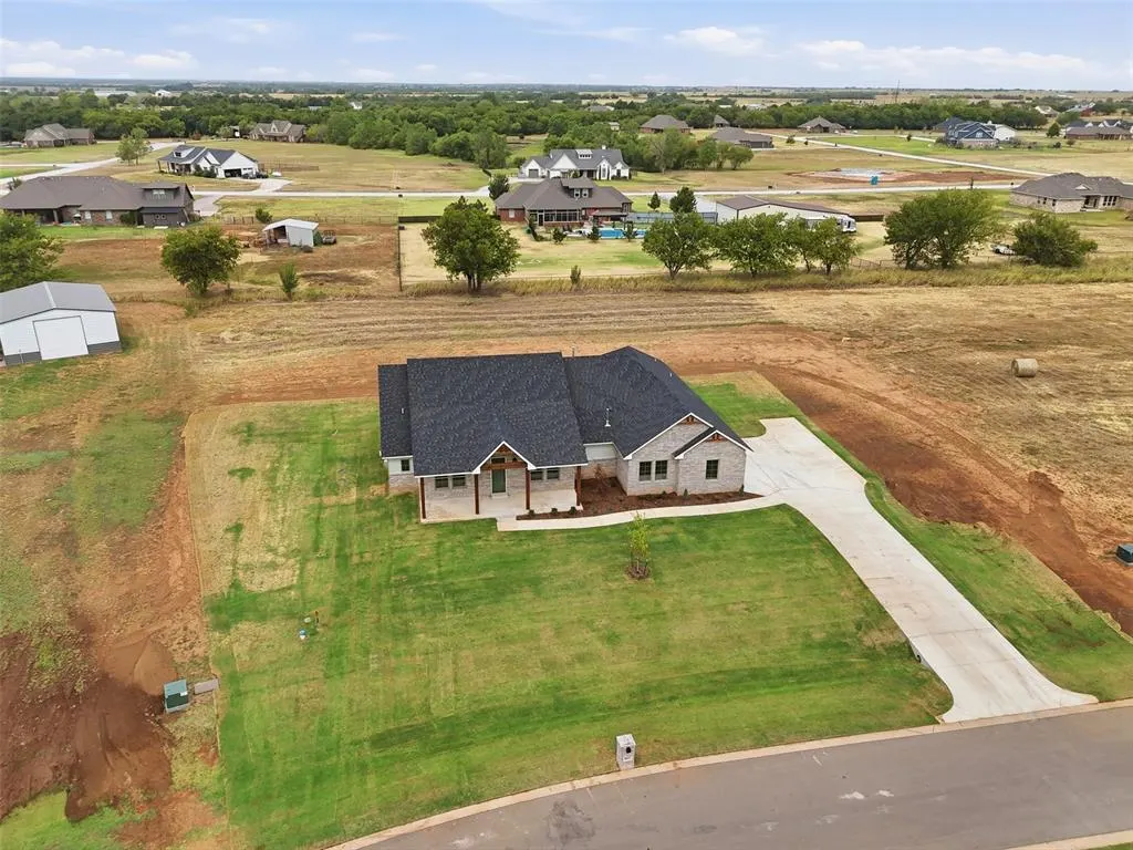 Photo 3 — 9027 Avington Way, Guthrie, OK 73044