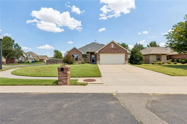 Photo 3 — 12204 Heathfield Lane, Oklahoma City, OK 73173