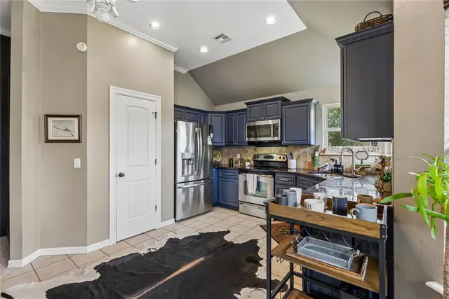 Photo 8 — 12204 Heathfield Lane, Oklahoma City, OK 73173