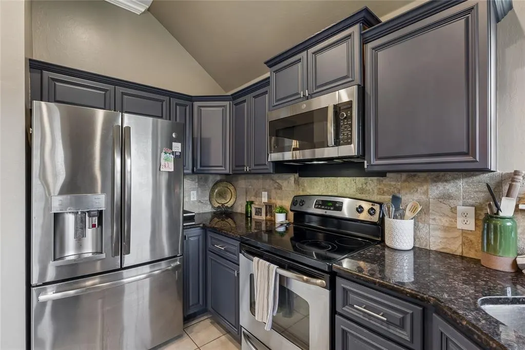Photo 10 — 12204 Heathfield Lane, Oklahoma City, OK 73173