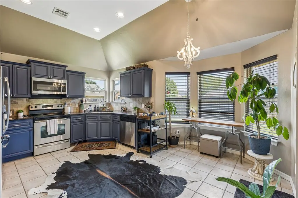 Photo 11 — 12204 Heathfield Lane, Oklahoma City, OK 73173