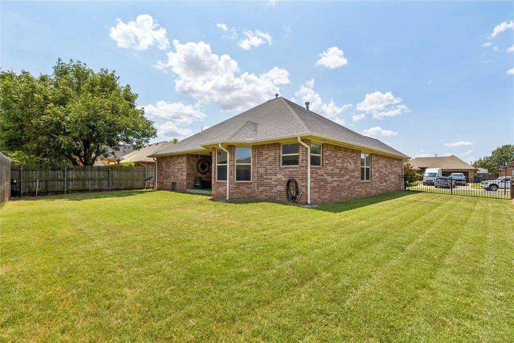 Photo 24 — 12204 Heathfield Lane, Oklahoma City, OK 73173