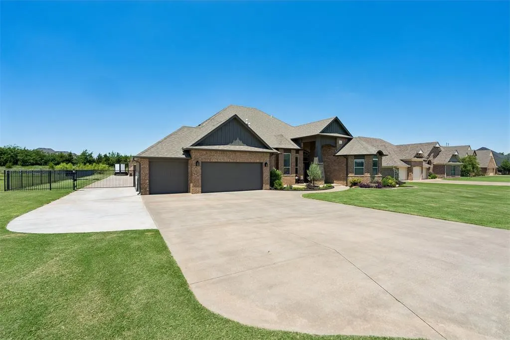 Photo 2 — 20915 Highlander Ridge Drive, Edmond, OK 73012