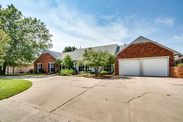 Photo 2 — 2924 Cornwall Place, Oklahoma City, OK 73120
