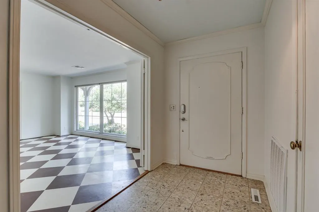 Photo 4 — 2924 Cornwall Place, Oklahoma City, OK 73120