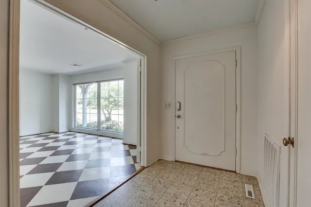 Photo 4 — 2924 Cornwall Place, Oklahoma City, OK 73120