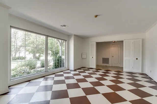 Photo 7 — 2924 Cornwall Place, Oklahoma City, OK 73120