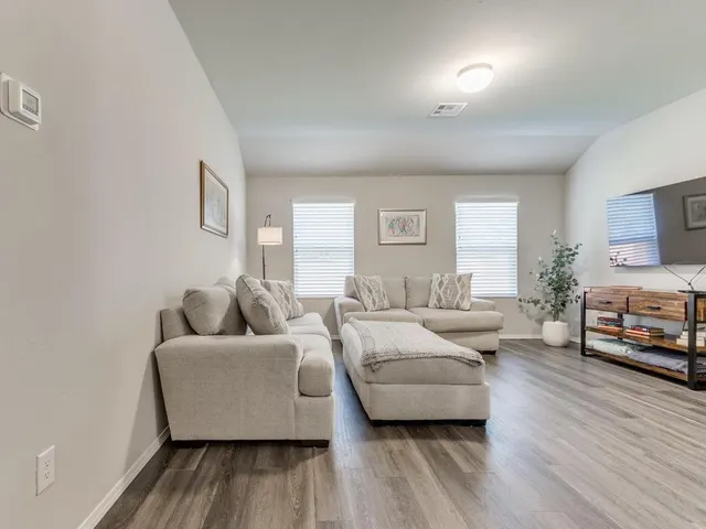 Photo 3 — 216 Dooley Creek Lane, Edmond, OK 73003