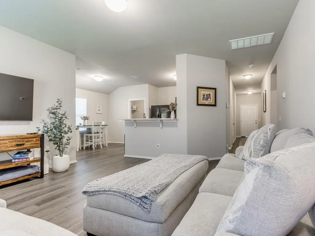 Photo 4 — 216 Dooley Creek Lane, Edmond, OK 73003