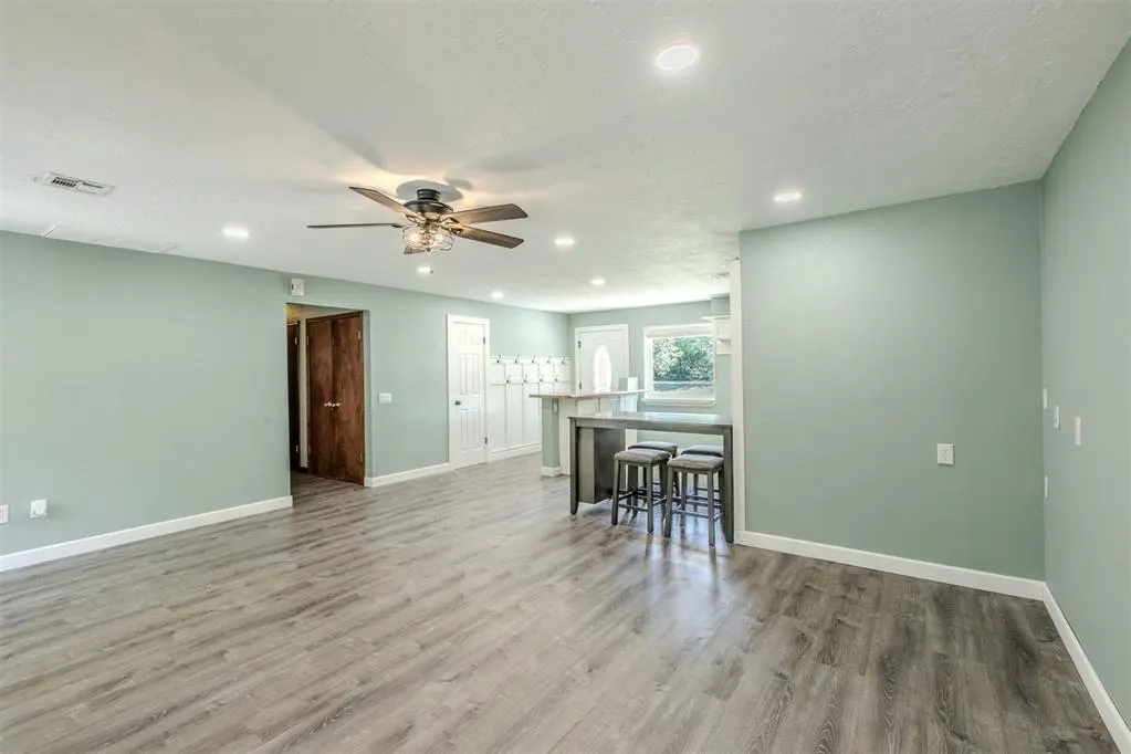 Photo 4 — 119 S County Line Avenue, Blanchard, OK 73010