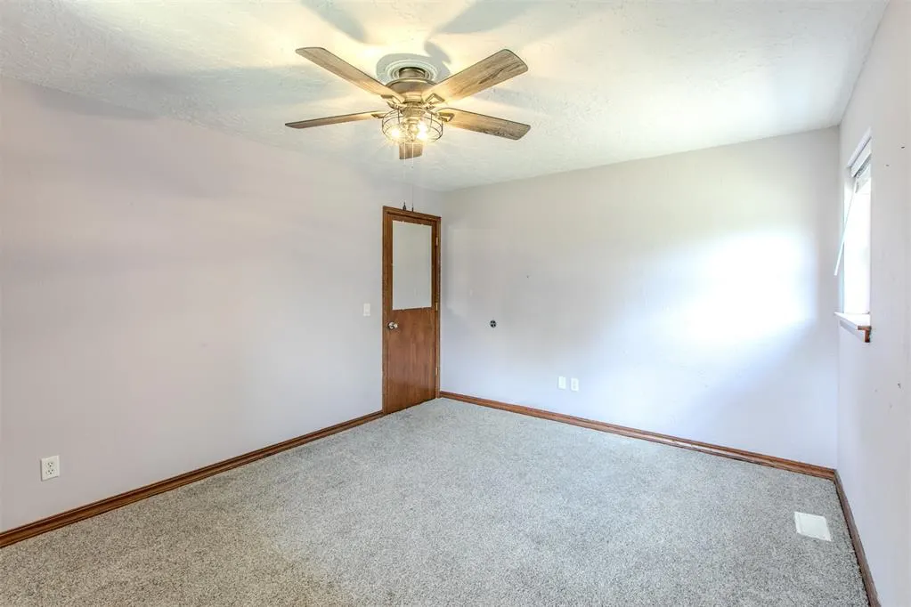 Photo 16 — 119 S County Line Avenue, Blanchard, OK 73010