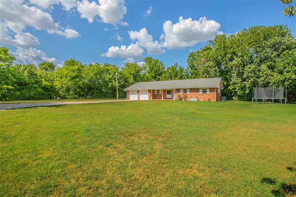 Photo 23 — 119 S County Line Avenue, Blanchard, OK 73010