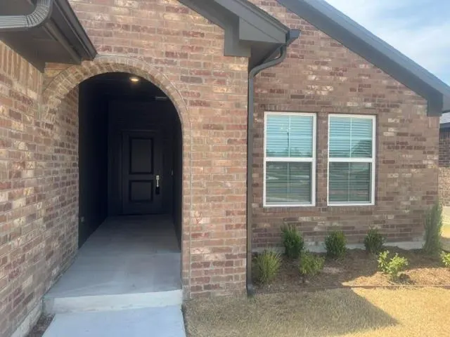 Photo 2 — 15905 Wolf Creek Way, Oklahoma City, OK 73170