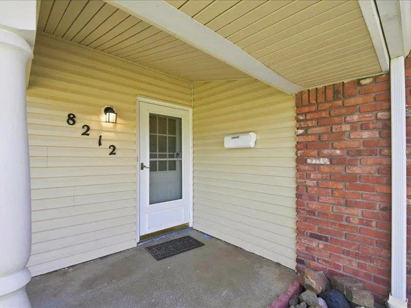 Photo 4 — 8212 NW 33rd Street, Bethany, OK 73008