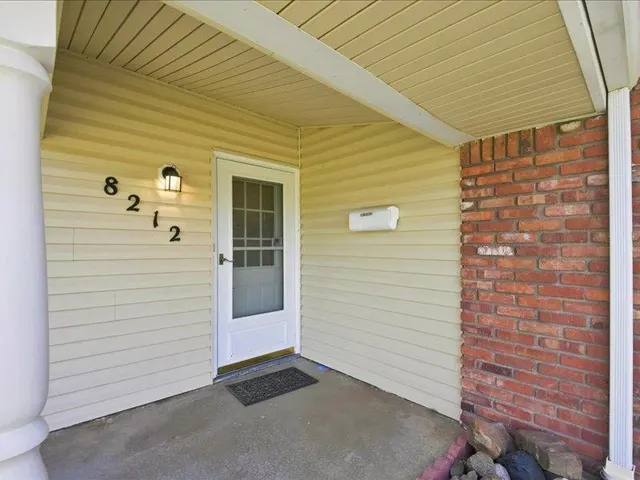 Photo 4 — 8212 NW 33rd Street, Bethany, OK 73008
