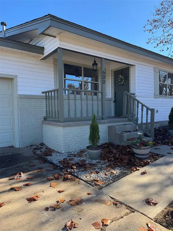 Front exterior — 600 S Paul Street, Pauls Valley, OK 73075