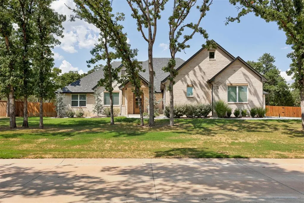 Front exterior — 8100 Red Feather, Arcadia, OK 73007