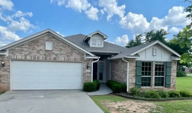 Photo 2 — 3315 Eaglerock Lane, Norman, OK 73069