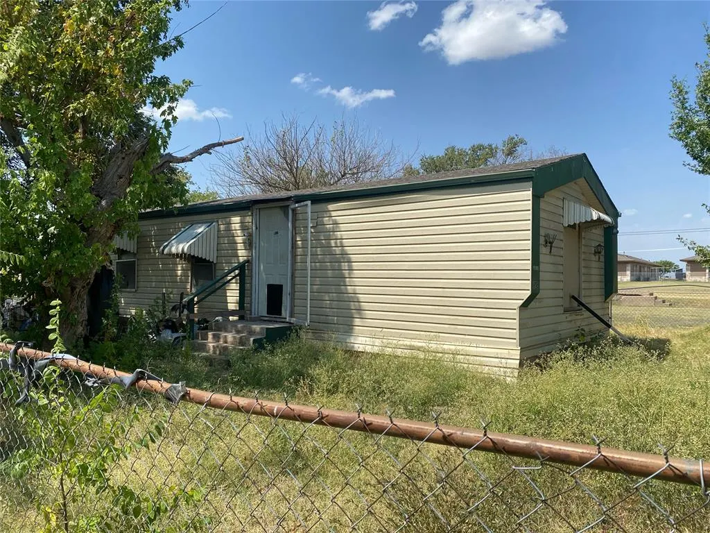Front exterior — 1524 SW Georgia Avenue, Lawton, OK 73501