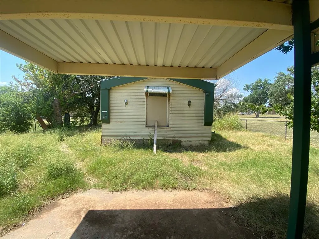 Photo 2 — 1524 SW Georgia Avenue, Lawton, OK 73501