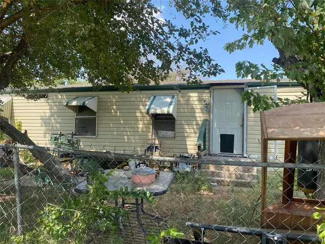 Photo 3 — 1524 SW Georgia Avenue, Lawton, OK 73501