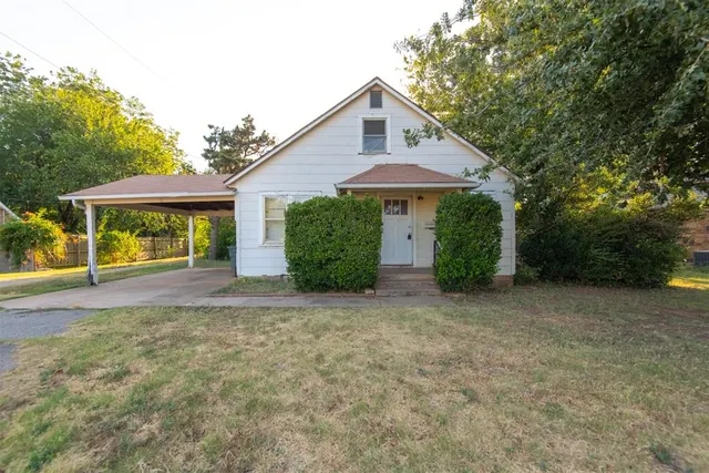 Front exterior — 11 S Walnut Street, Edmond, OK 73003