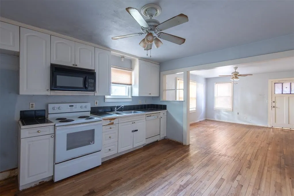 Photo 4 — 11 S Walnut Street, Edmond, OK 73003