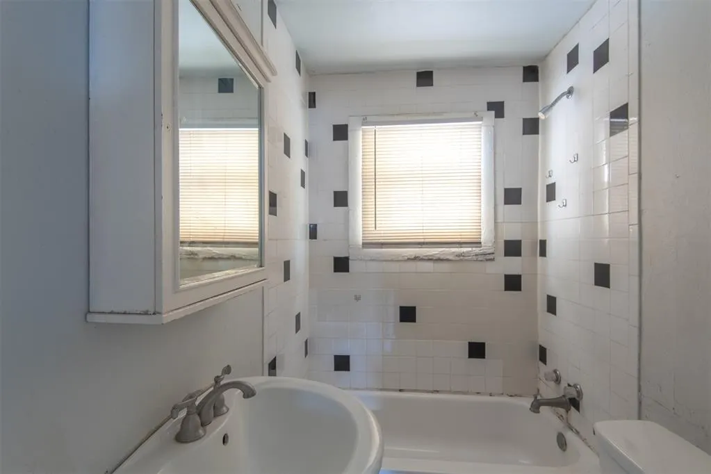 Photo 6 — 11 S Walnut Street, Edmond, OK 73003