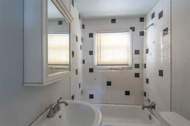 Photo 6 — 11 S Walnut Street, Edmond, OK 73003