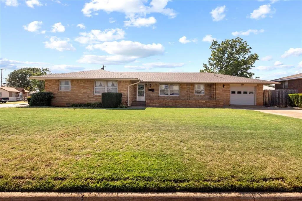 Front exterior — 601 N Kansas Street, Weatherford, OK 73096
