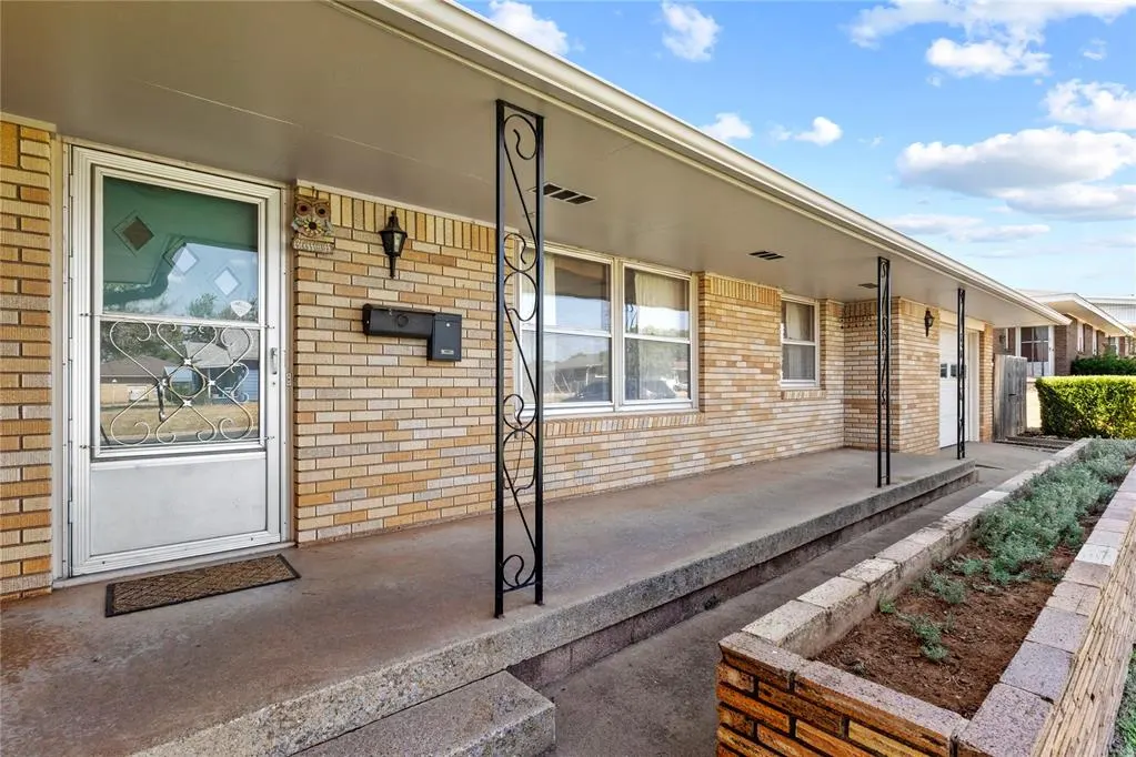 Photo 2 — 601 N Kansas Street, Weatherford, OK 73096