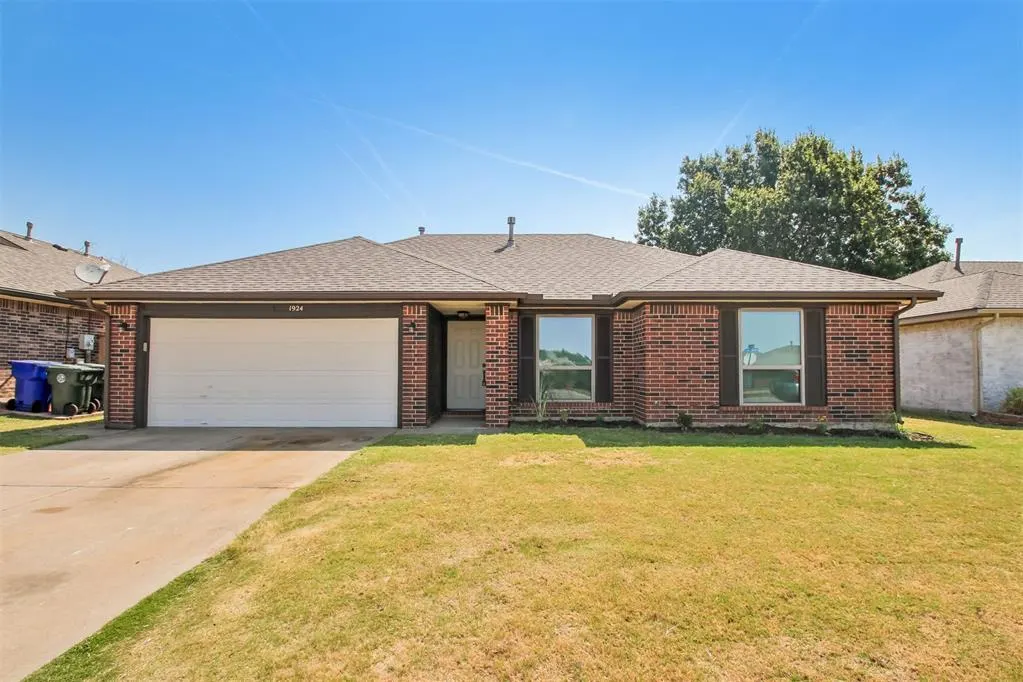 Front exterior — 1924 Oakwood East Boulevard, Midwest City, OK 73130