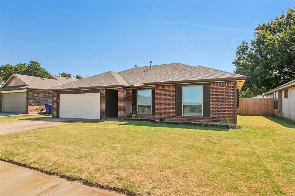 Photo 2 — 1924 Oakwood East Boulevard, Midwest City, OK 73130
