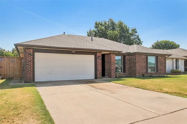 Photo 3 — 1924 Oakwood East Boulevard, Midwest City, OK 73130