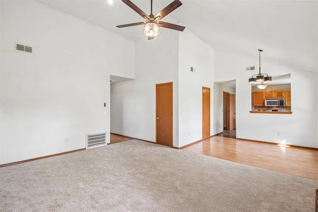 Photo 7 — 1924 Oakwood East Boulevard, Midwest City, OK 73130