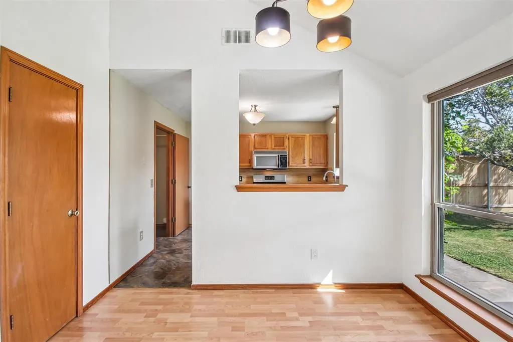 Photo 12 — 1924 Oakwood East Boulevard, Midwest City, OK 73130
