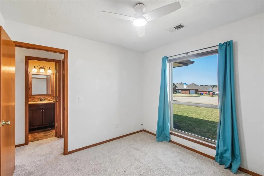 Photo 16 — 1924 Oakwood East Boulevard, Midwest City, OK 73130