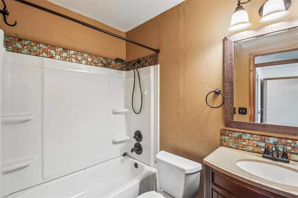Photo 22 — 1924 Oakwood East Boulevard, Midwest City, OK 73130