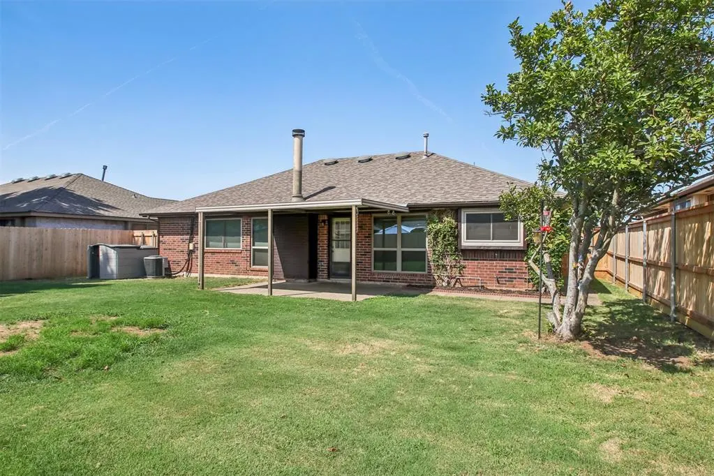 Photo 28 — 1924 Oakwood East Boulevard, Midwest City, OK 73130