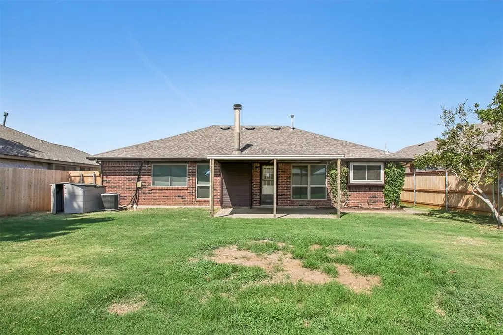 Photo 29 — 1924 Oakwood East Boulevard, Midwest City, OK 73130