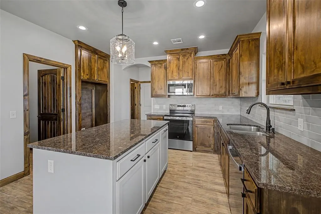 Photo 7 — 1185 Wolf Creek Drive, Blanchard, OK 73010