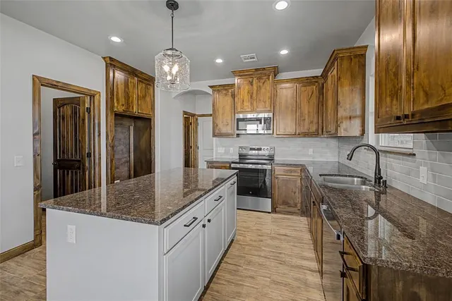 Photo 7 — 1185 Wolf Creek Drive, Blanchard, OK 73010