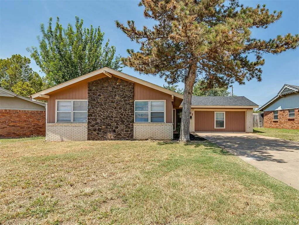 Front exterior — 111 Oakside Drive, Moore, OK 73160