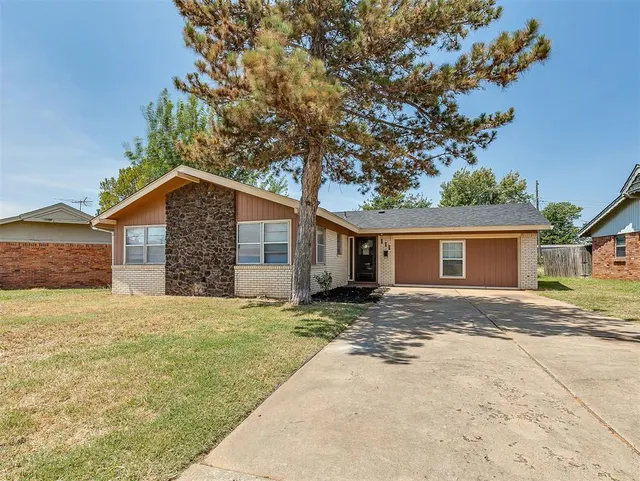 Photo 2 — 111 Oakside Drive, Moore, OK 73160